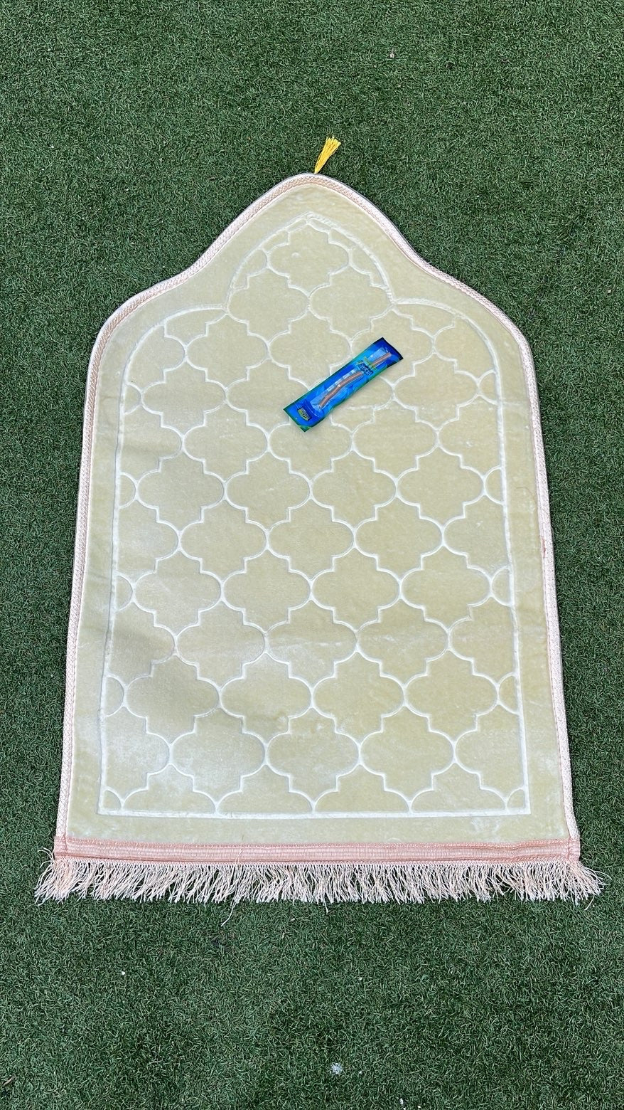 Tapis de prière haut de gamme velours jaune - Siwak offert